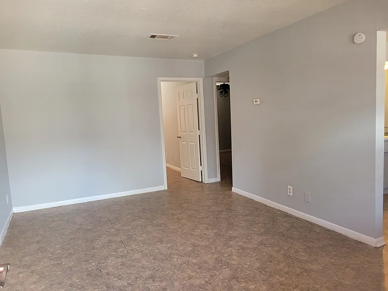 525 Laurel St #18 — Photo 6