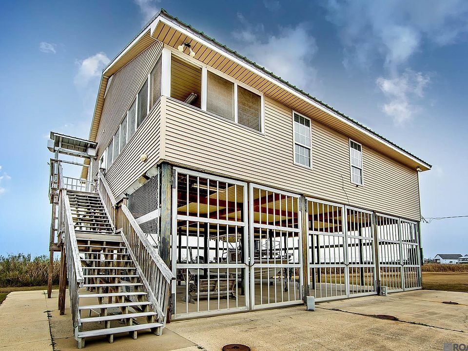 1st image of 988 Four Point Rd