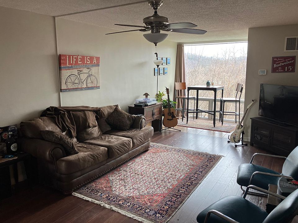 roomy living /dining area