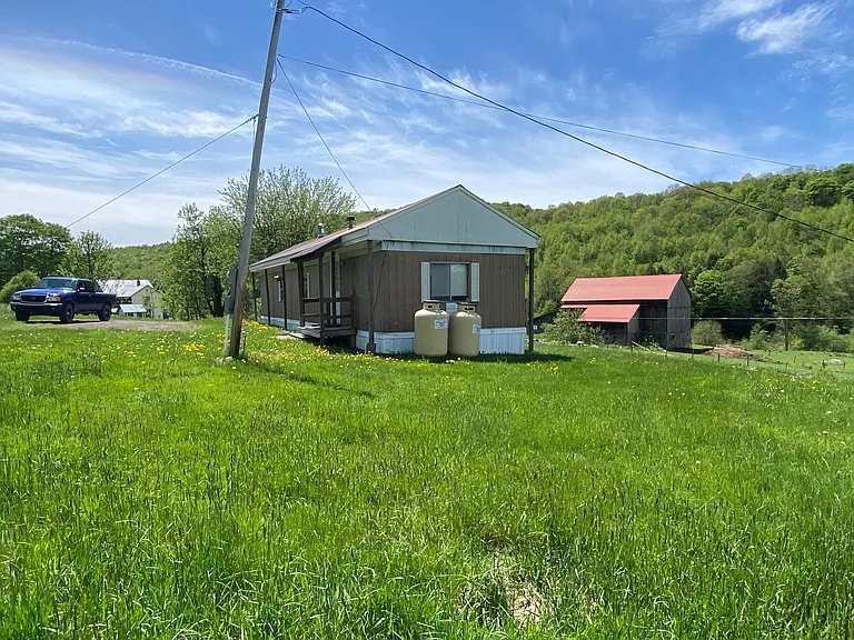 324 Roberts Rd — Photo 6