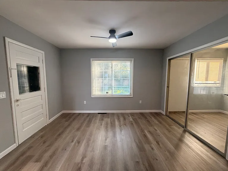 142 Van Buren Ave — Photo 7