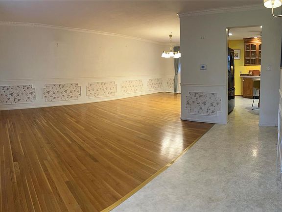3rd image of 8910 Grantway Ct