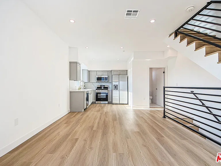 11443 1/2 Hatteras St — Photo 12