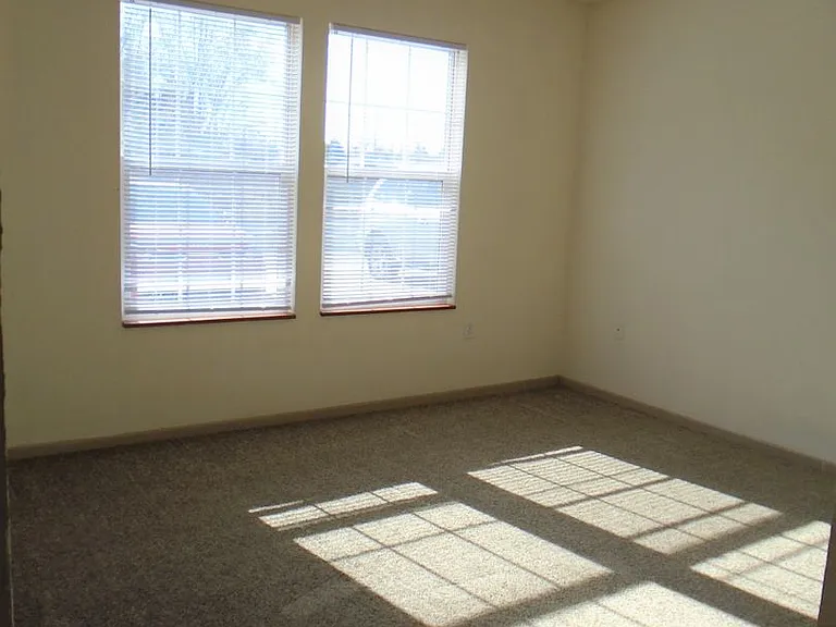 913 Westridge Dr #16 — Photo 7