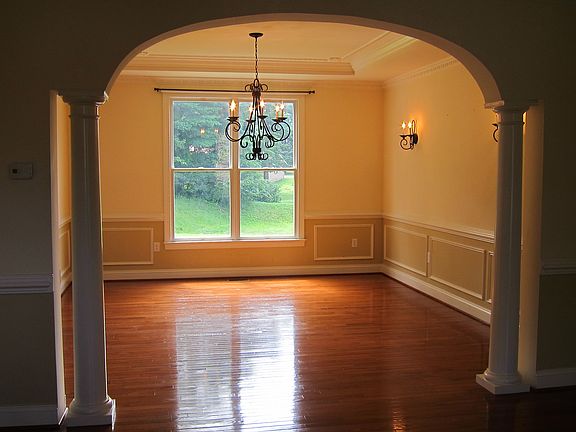 5th image of 10824 Anderson Dr