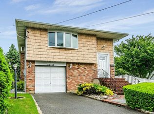 29A Suffolk Rd, Massapequa, NY 11758