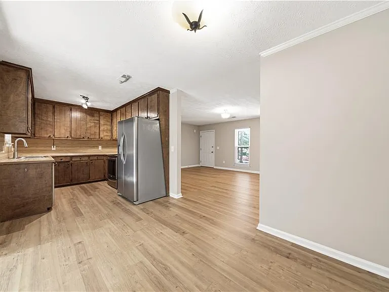3773 Memorial Pkwy NW — Photo 11