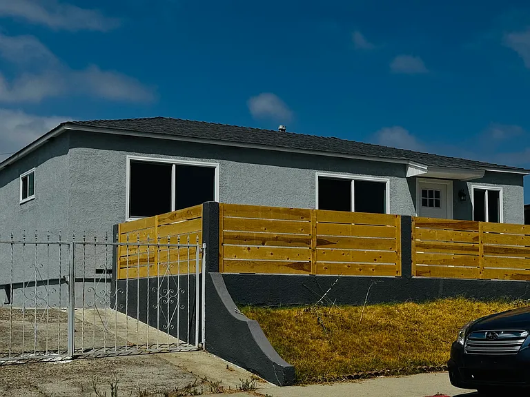 438 Denby St — Photo 2