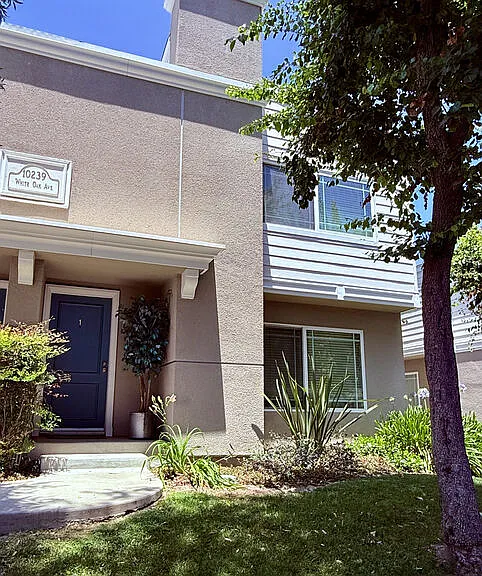 10239 White Oak Ave #1 — Photo 2