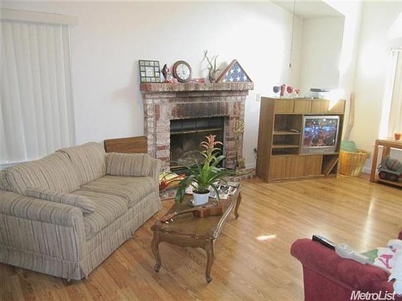 3rd image of 4235 Brisbane Cir