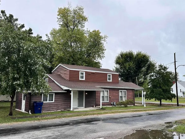 902 W Poplar St, West Frankfort, IL 62896