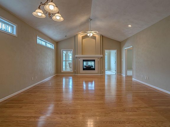 4th image of 5465 Stayman Dr