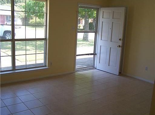 5th image of 7509 Lexington Dr
