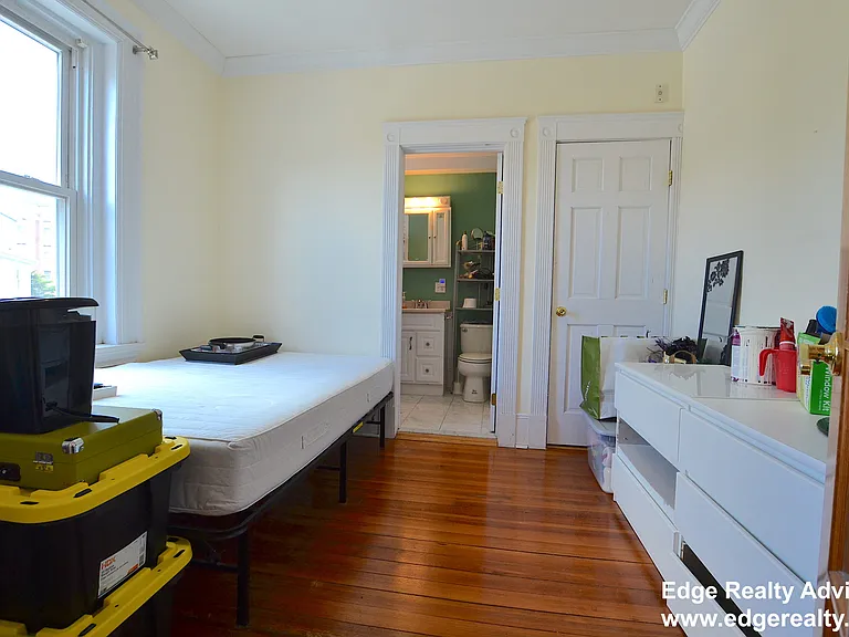 14 Sutherland Rd #3 — Photo 7