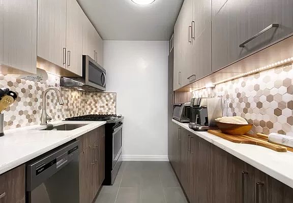 4th image of 300 E 33rd St APT 19K