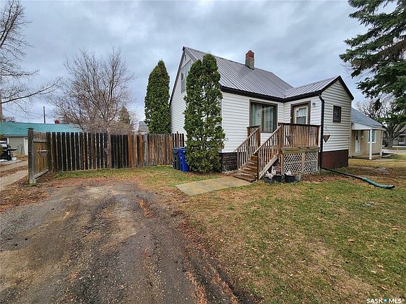 2nd image of 813 Souris Ave