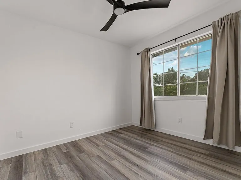 1409 Lantern Light Dr — Photo 15