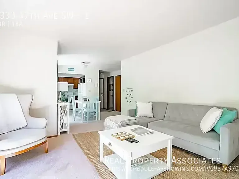 7333 47th Ave SW #1 — Photo 3
