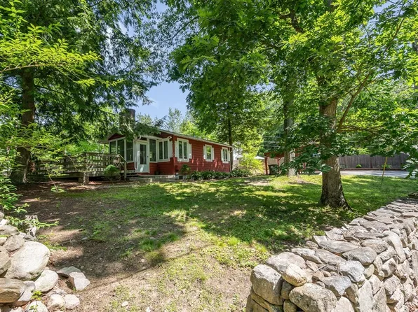 145 Off Pond St, Dunstable, MA 01827