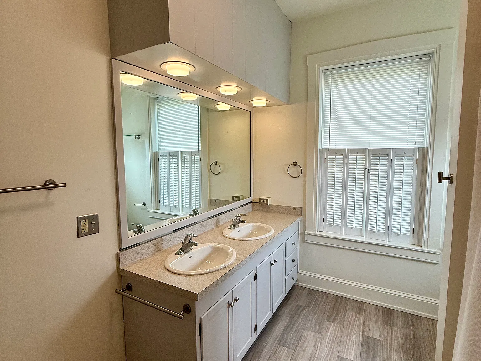 1530 New Holland Rd — Photo 2