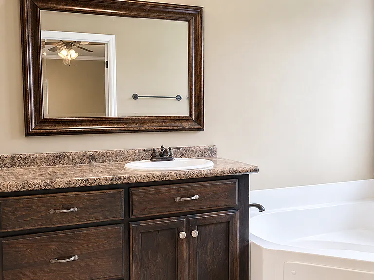 4028 Glen Laurel Dr N — Photo 14