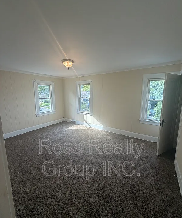 1725 Mansfield Rd #UPSTAIRS