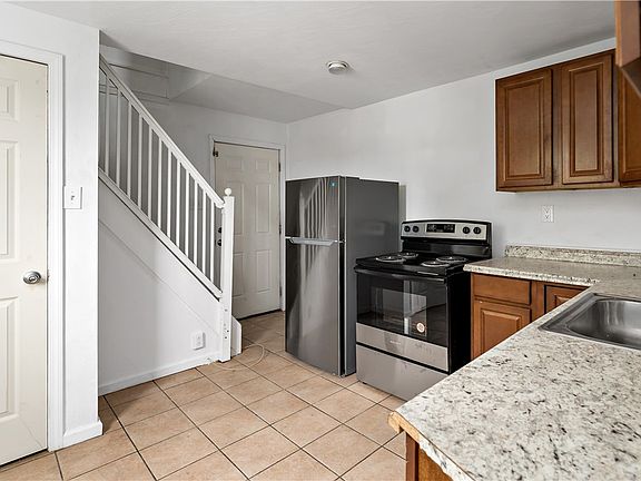 4th image of 25 5th St