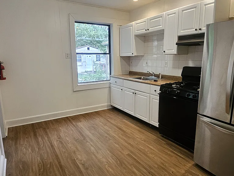 54 Linden St #1 — Photo 2