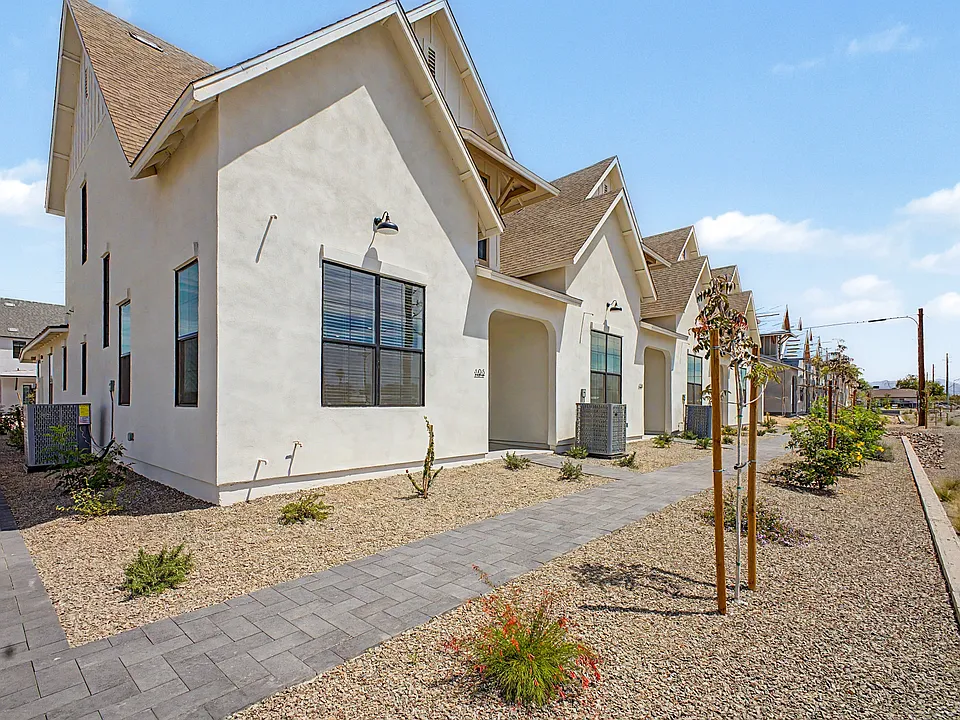 8232 E University Dr #107