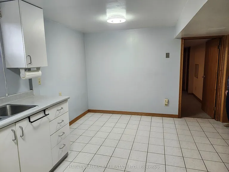 9 Scarlett Dr #LOWER — Photo 4