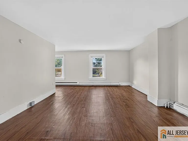 9 Hahn St — Photo 12