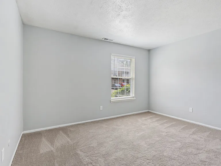 Castleton Manor Apartments — Photo 35