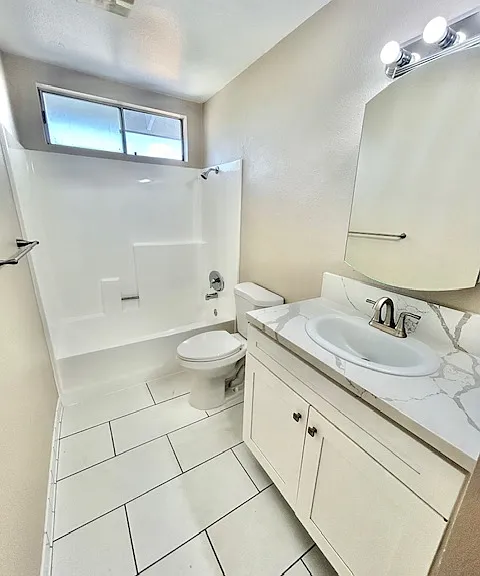 564 Florence St #8 — Photo 13