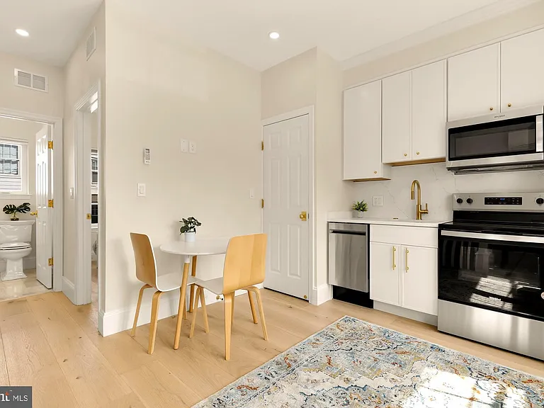 3542 T St NW #2 — Photo 6