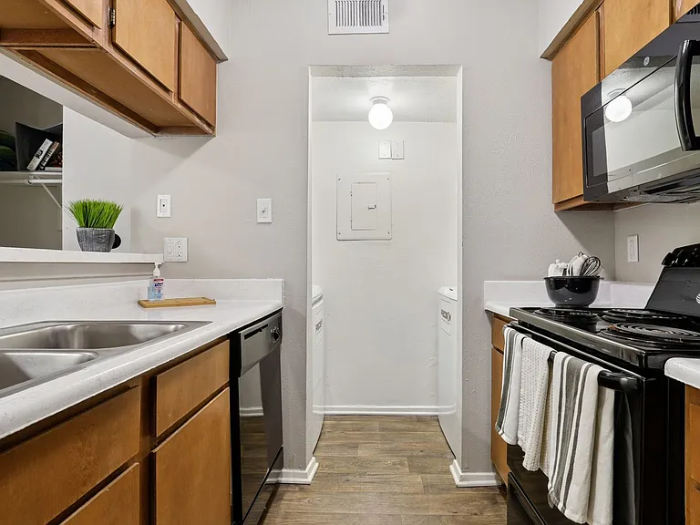 The Summit Apartments — Photo 6