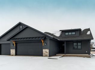 1613 Fox Glove St, Holmen, WI 54636