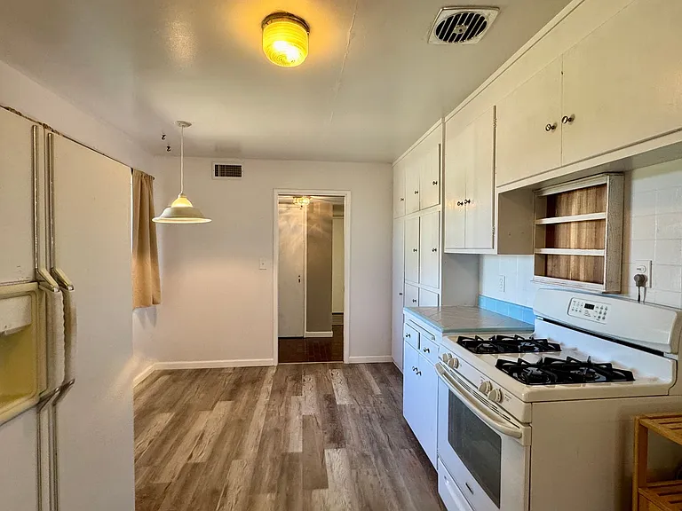 2614 Aramon Dr — Photo 10