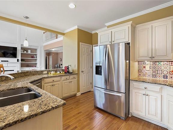5th image of 4415 Waterbury Ln