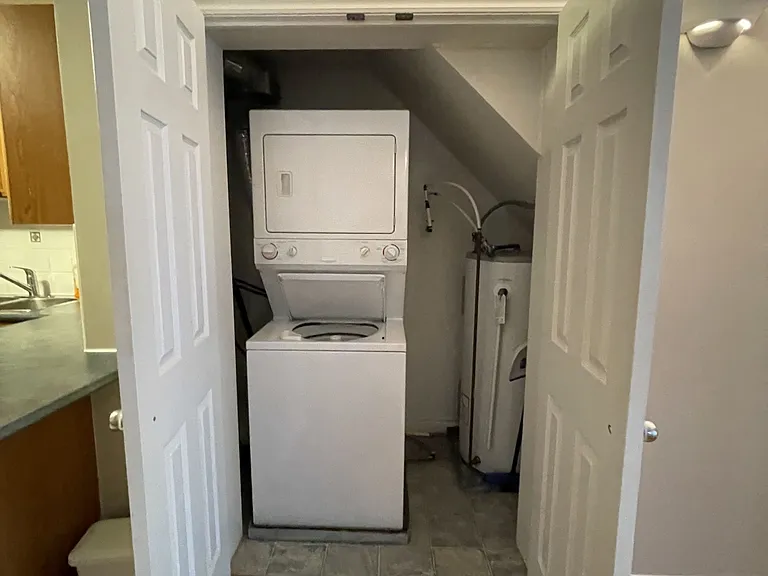 139 Oldfield St #B — Photo 10