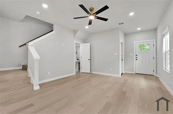 3 bed, 1313 sqft, $1,850 — Photo 2