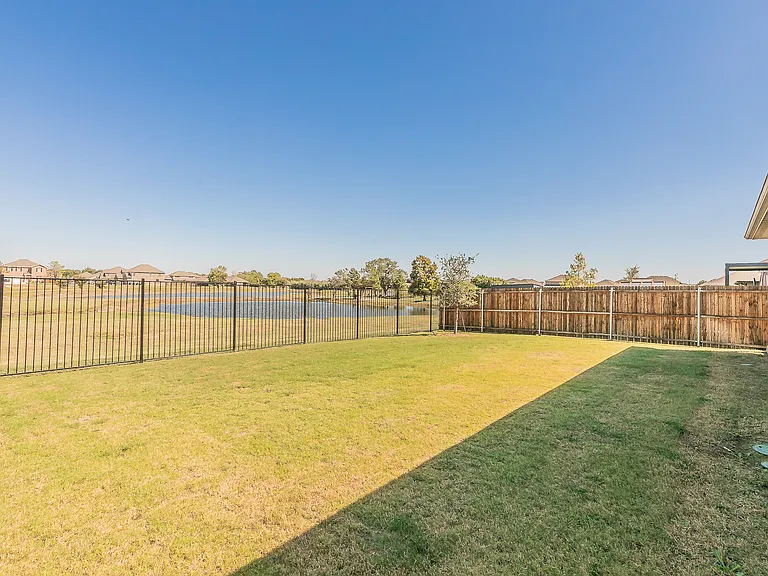 1504 Escondido Dr — Photo 3