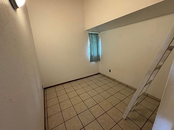 4th image of 129 Oili Rd Unit B