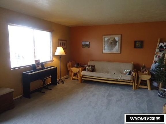 4th image of 225 Juniper St