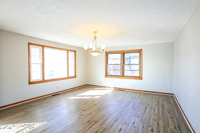 3 bed, 1.5 bath, 1649 sqft, $1,745 — Photo 2