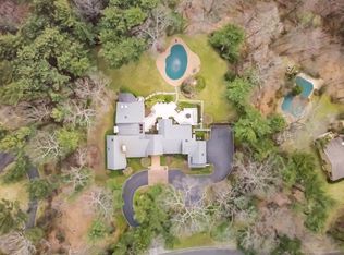 75 Rodeo Dr, Oyster Bay Cove, NY 11791