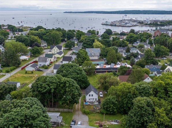 12 Gay St Place, Rockland, ME 04841
