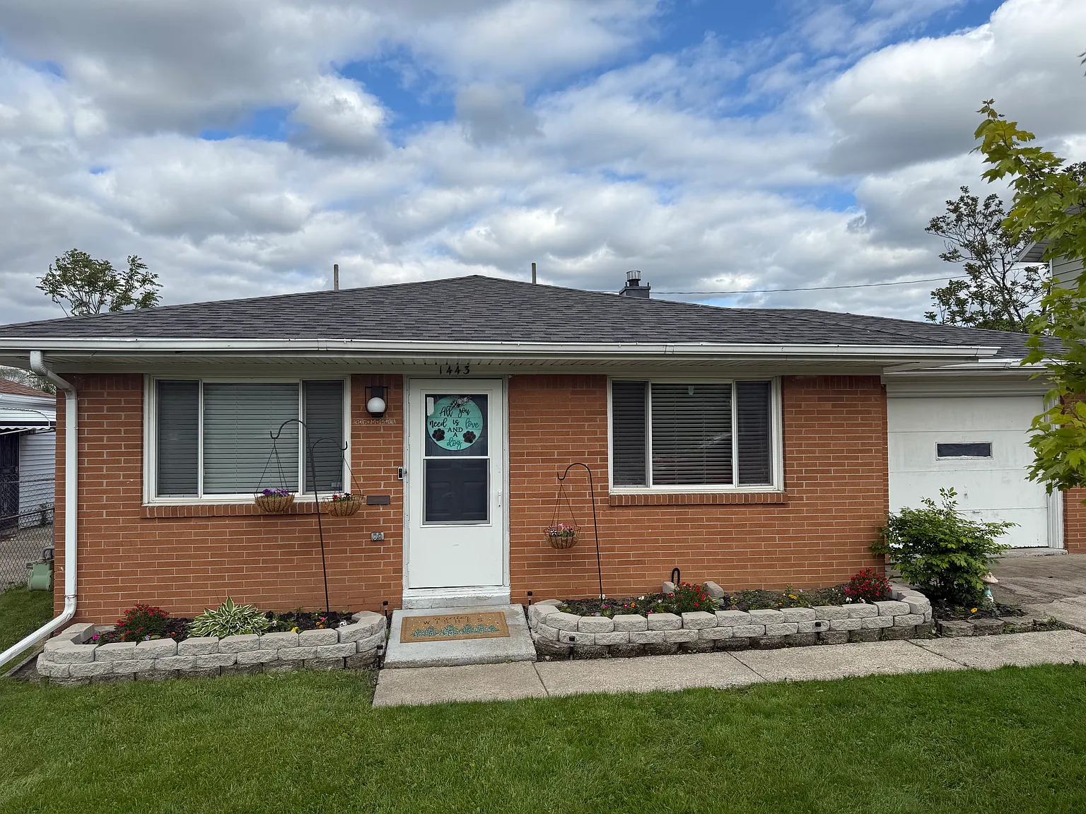 3 bed, 1.5 bath, 1118 sqft, $1,350 — Photo 1