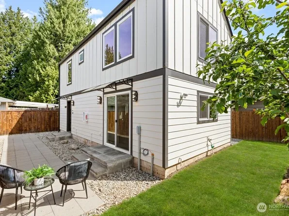 14338 Ashworth Avenue N #B, Seattle, WA 98133