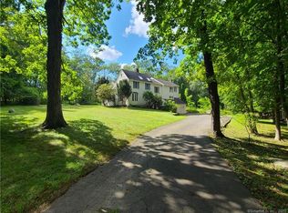 1 Chelsea Dr, Danbury, CT 06811