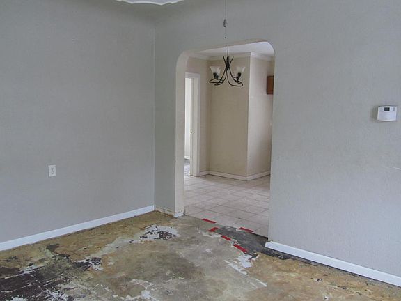 5th image of 135 Taylor Ave